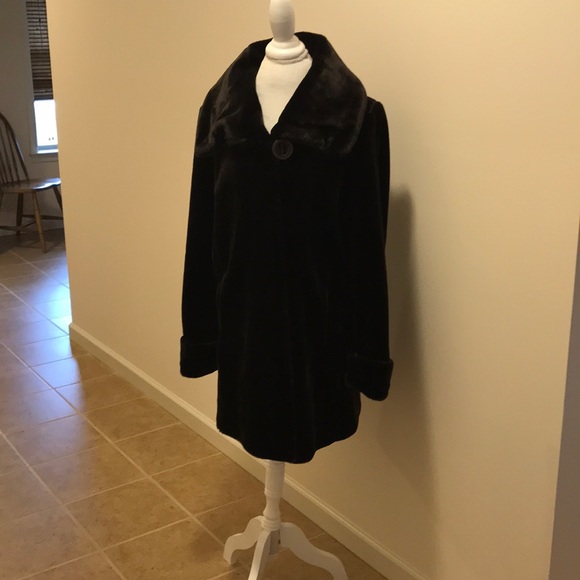 Faux fur coat plus velvet gloves - Picture 1 of 7